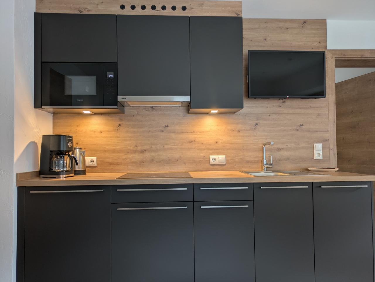 pxl-20250225-144917239