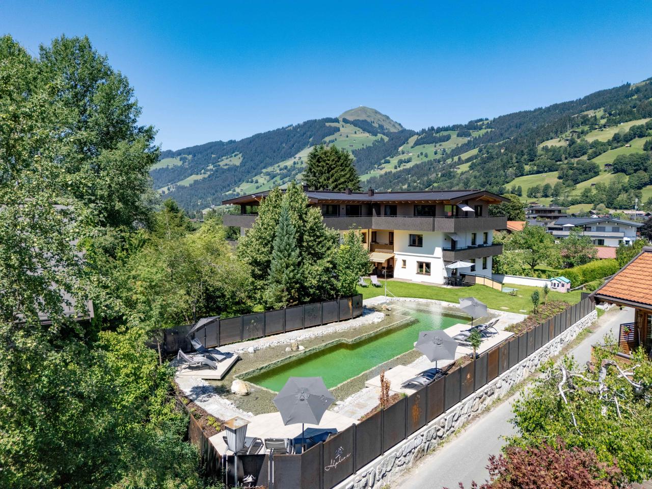 alpline-appartements-brixenbach-7-brixen-07-2026-dabernig-aussen-drohne-1