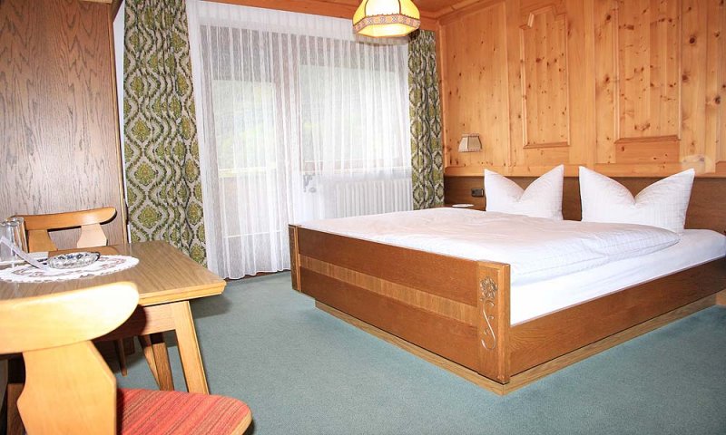 doppelzimmer-pension-berghaus-maria-pettneu-st-anton-am-arlberg