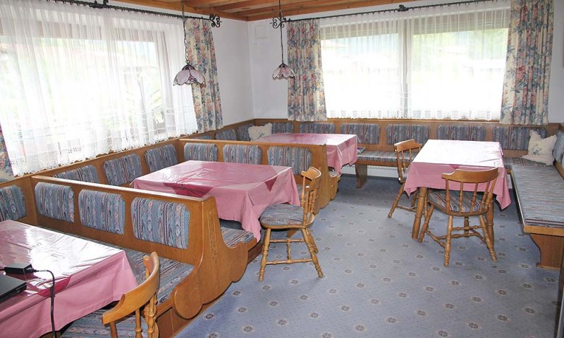 fruehstueckszimmer-pension-berghaus-maria-pettneu-st-anton-am-arlberg