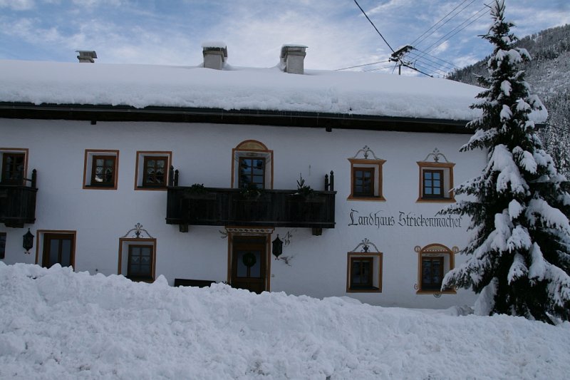 strassen-willkommen-landhaus-strickenmacher-schneereich